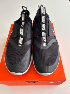 NIKE FLEX Runner Black White Slip on Sneakers US 4Y Youth Kids AT4662-001